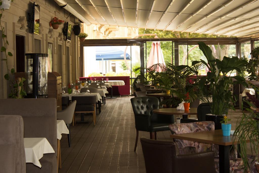 Vego Hotel Ganja Exterior photo